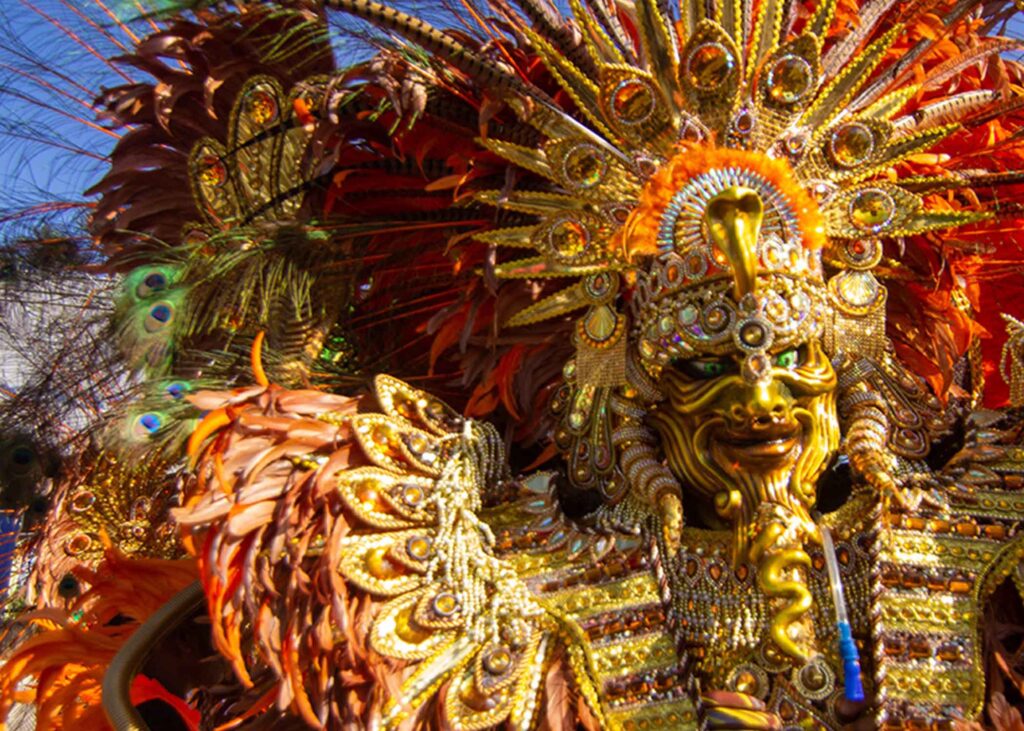 Disfraz dorado Museo del Carnaval Explore the Dominican Republic